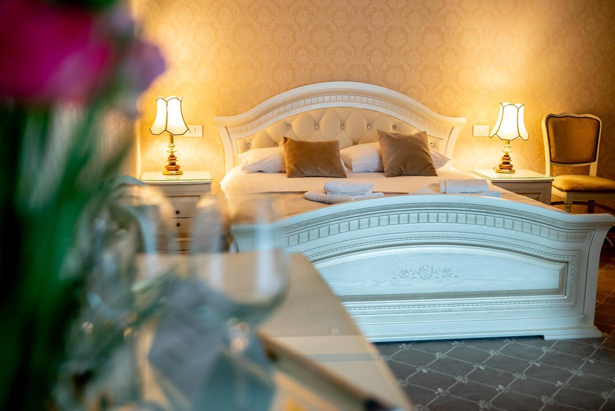 Carpentiere Arena Hotel เรอชินาริ ภายนอก รูปภาพ