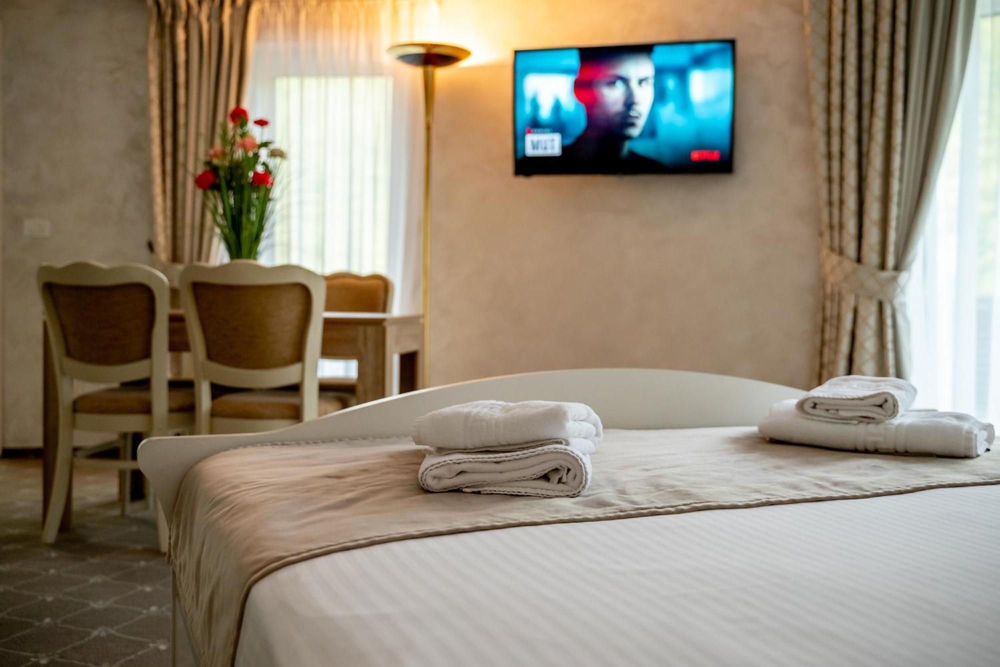 Carpentiere Arena Hotel เรอชินาริ ภายนอก รูปภาพ